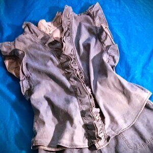 LIGHT COTTON SLEEVELESS RUFFLED DENIM-COLORED BLOUSE, SZ XL